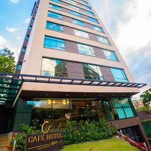 https://cafe-by-lars.colombiamedellinhotels.com